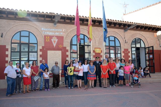 Decenas de camperos asisten al acto oficial de izado de la bandera de España - 3, Foto 3