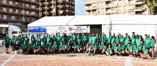 Más de 250 participantes recogen 1500 kilos de basura de los fondos marinos de la bahía de Mazarrón, Foto 1