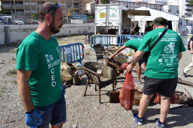 Más de 250 participantes recogen 1500 kilos de basura de los fondos marinos de la bahía de Mazarrón, Foto 3