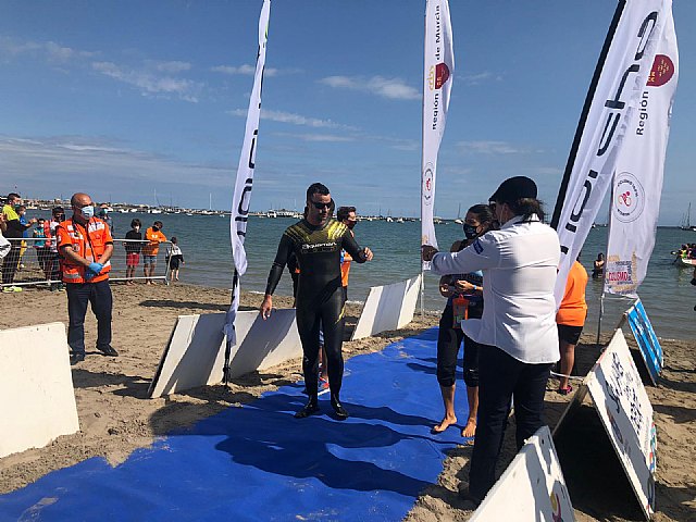 Alberto Lorente consigue el récord mundial de natación a ciegas en mar abierto - 1, Foto 1