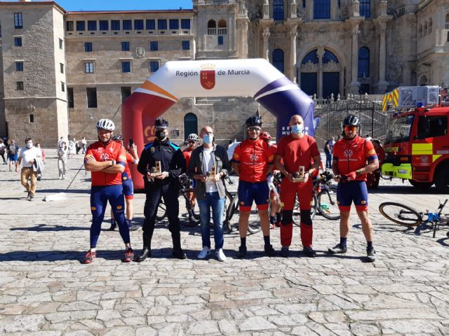 Los bomberos de Mi Camino Solidario Non Stop llegan a Santiago de Compostela - 1, Foto 1