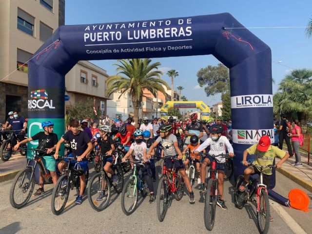 Más de 400 participantes se dan cita en una nueva edición del ciclopaseo En forma pedaleando - 2, Foto 2