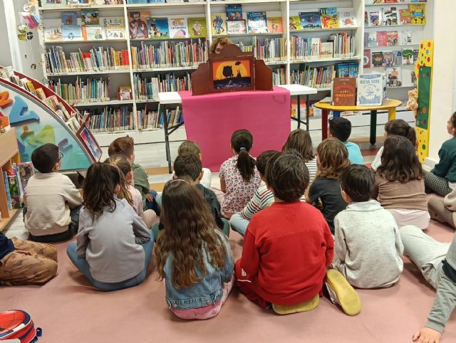 Los cuentacuentos llegan a las bibliotecas municipales para acercar la lectura a los ni&ntilde;os - 2, Foto 2
