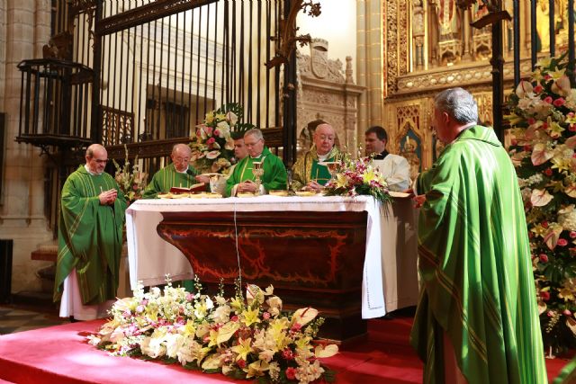 Multitudinaria Eucaristía en la Catedral para clausurar el III Congreso Internacional de Cofradías - 1, Foto 1