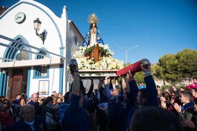 La Virgen del Milagro es acompañada por centenares de mazarroneros hasta la iglesia de San Andrs, Foto 1