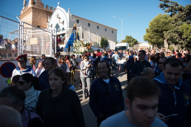 La Virgen del Milagro es acompañada por centenares de mazarroneros hasta la iglesia de San Andrs, Foto 2