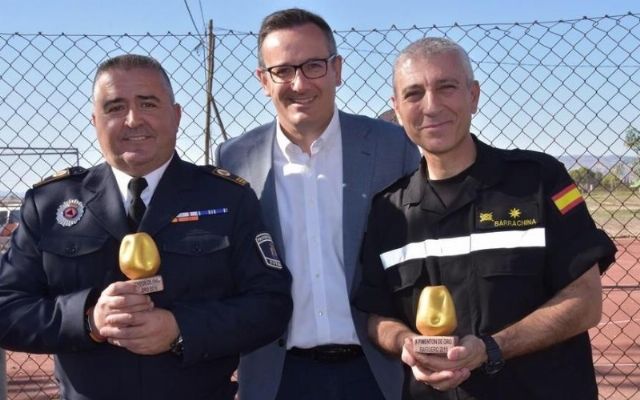The Military Emergency Unit (UME) and Civil Protection of Totana receive the "X Pimentón de Oro" award at the XI Encuentro de Cuadrillas of El Raiguero, Foto 4