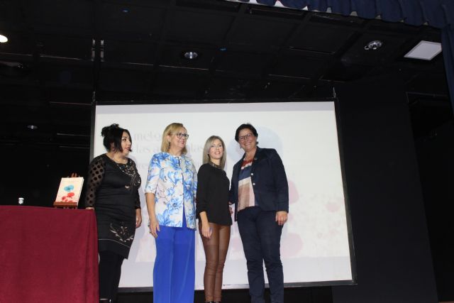 La aguileña Dolores Ibarra presenta su último libro: La melodía de las amapolas - 1, Foto 1