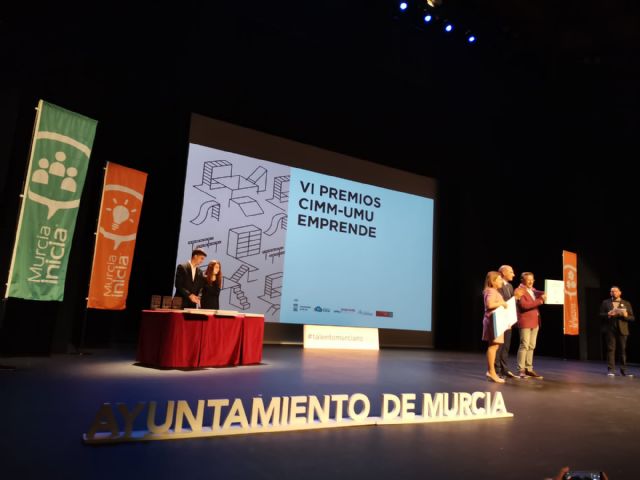 Los ganadores de la IV Feria Municipal de Emprendimiento reciben esta tarde sus premios en el Teatro Circo - 3, Foto 3