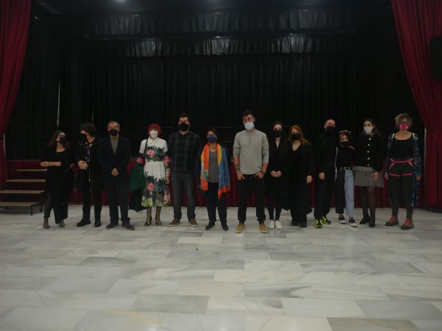 Tóbal Sánchez y Raquel Ramos, ganadores del CreaMurcia en las categorías de diseño gráfico y moda - 1, Foto 1