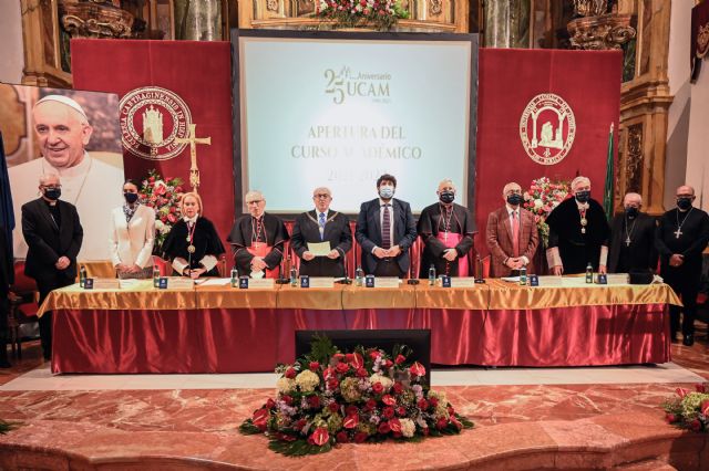 López Miras felicita a la UCAM por sus 25 años de proyecto educativo en libertad que ha hecho mejor a la Región de Murcia - 2, Foto 2