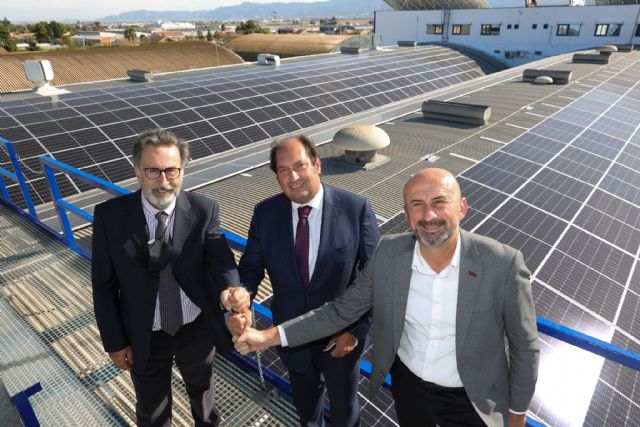 El director general Horacio Sánchez visita la nueva planta fotovoltaica de la empresa DFM Logística - 1, Foto 1