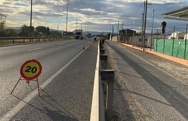 Tareas de desbroce y limpieza en la N344 a su paso por Las Torres de Cotillas - 2, Foto 2