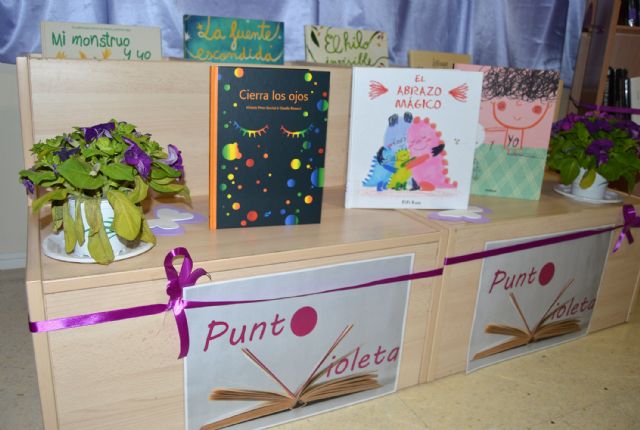 La biblioteca municipal triunfa con El Rincón Violeta para conmemorar el 25 de noviembre - 1, Foto 1