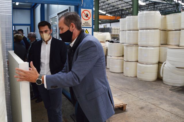 El alcalde Francisco Jesús López Manzanera visita la empresa local Perfimur - 2, Foto 2