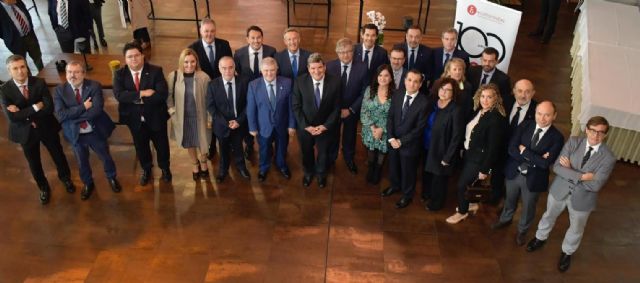 El ministro Escriváha explicado a los economistas de la Región de Murciasu política inclusiva ante el choque inflacionista de los precios - 1, Foto 1