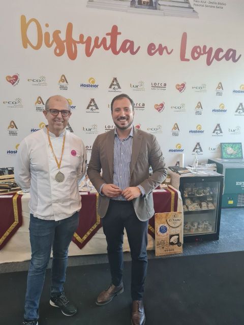 El Ayuntamiento de Lorca felicita a la pastelería La Lorquina, subcampeones en el concurso nacional de panettone - 1, Foto 1