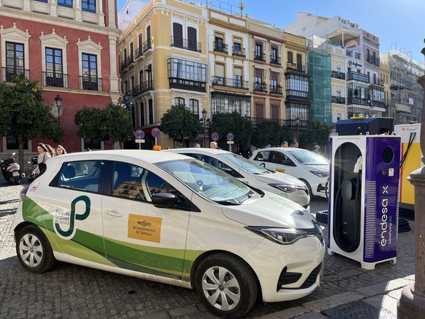 El Ayuntamiento de Sevilla ha adjudicado a cuatro empresas de una red de recarga de vehículos eléctricos con 350 puntos dobles - 3, Foto 3