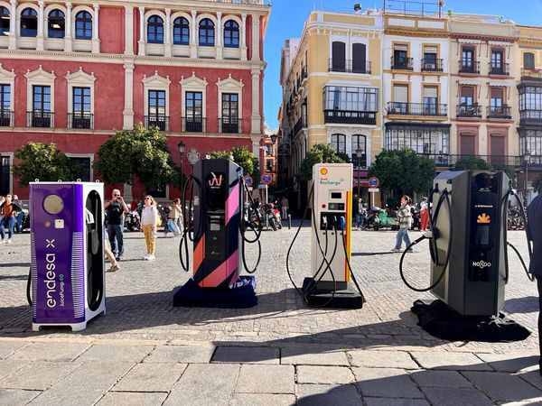 El Ayuntamiento de Sevilla ha adjudicado a cuatro empresas de una red de recarga de vehículos eléctricos con 350 puntos dobles - 4, Foto 4