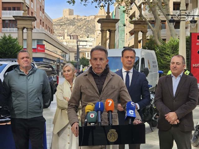 El Gobierno regional proporciona cuatro vehículos policiales al Ayuntamiento para mejorar la seguridad en barrios y pedanías - 4, Foto 4