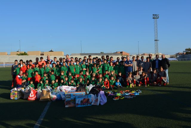 El Equipo Cadete Playa de Águilas muestra su cara más solidaria con Cáritas - 1, Foto 1