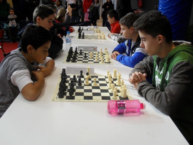The Department of Sports and the Chess Club organized the Local Phase of School Sport Chess, Foto 4