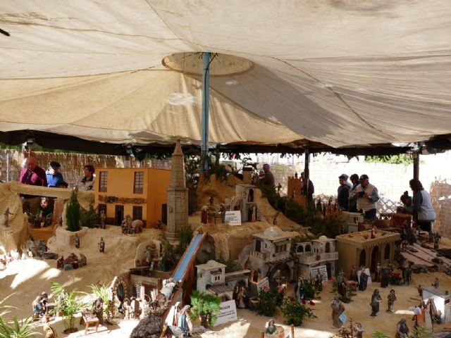 El barrio de Santa Lucia inaugura su Belen - 1, Foto 1