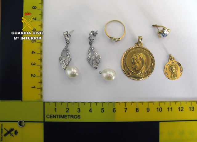 La Guardia Civil desarticula en San Javier una banda juvenil dedicada a asaltar viviendas - 2, Foto 2