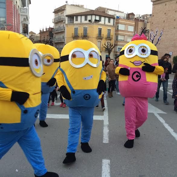 Los personajes de la televisión y el cine protagonizaron el segundo pasacalles Nos vamos a la Feria, Foto 8