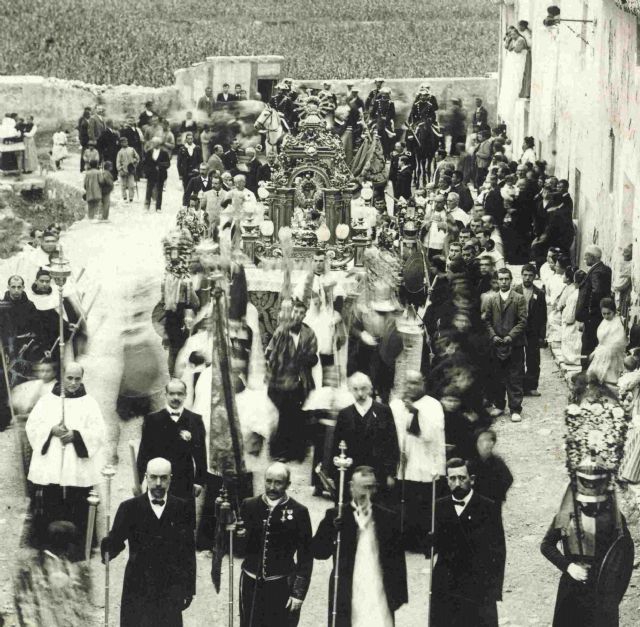 Un libro editado por la Concejalía de Cultura recopila las crónicas sobre las fiestas de Caravaca en la prensa antigua - 2, Foto 2