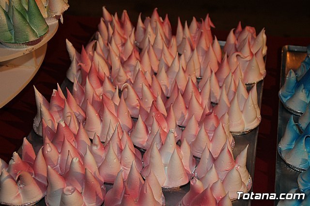 La Hdad. de La Oración en el Huerto organizó con éxito la IV Tarta Solidaria a beneficio de AFACMUR, Foto 2