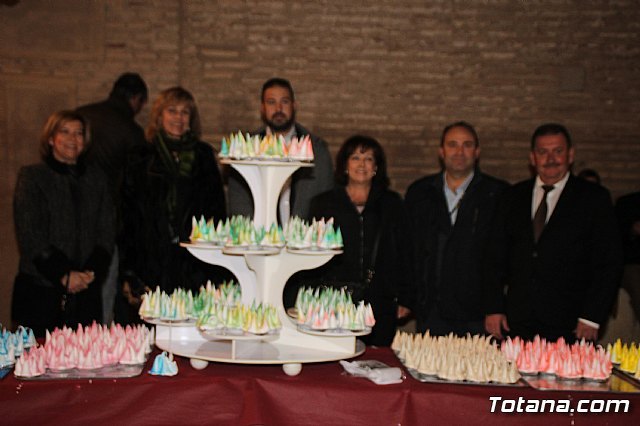 La Hdad. de La Oración en el Huerto organizó con éxito la IV Tarta Solidaria a beneficio de AFACMUR, Foto 4