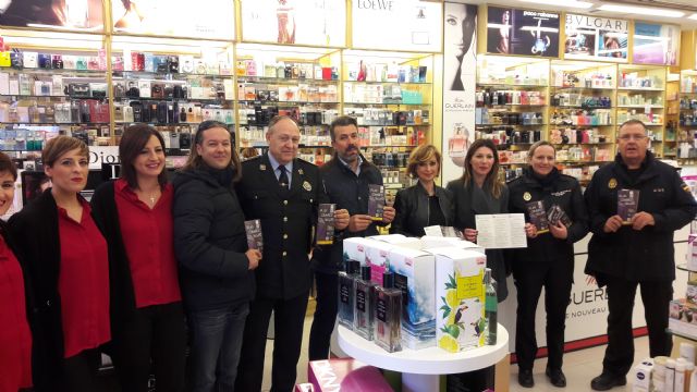 Ayuntamiento, Unión de Comerciantes y Policía Nacional ponen en marcha el Plan Comercio Seguro, con más presencia policial en las áreas comerciales durante las fechas navideñas - 2, Foto 2