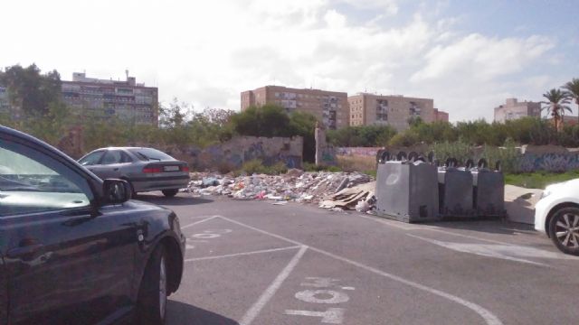 Ahora Murcia denuncia que el espacio usado como aparcamiento disuasorio de Barriomar parece un vertedero - 4, Foto 4