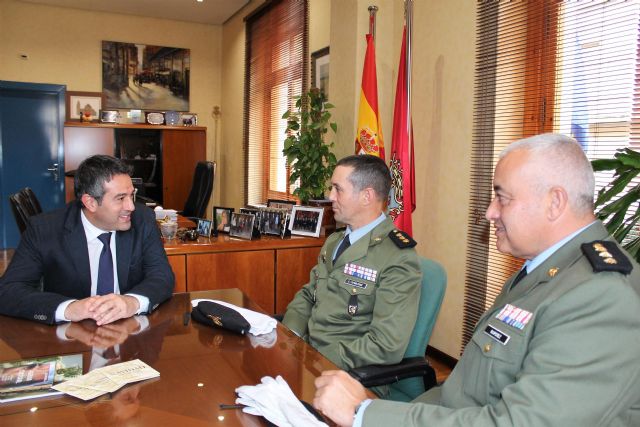 Despedida del coronel jefe del Regimiento de Infantería Zaragoza 5 de Paracaidistas del alcalde y presentación de su relevo - 2, Foto 2