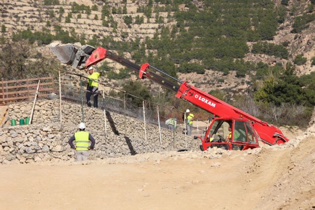 El vial del barrio de Los Dolores, acceso principal del nuevo IES Valle de Leiva, Foto 2