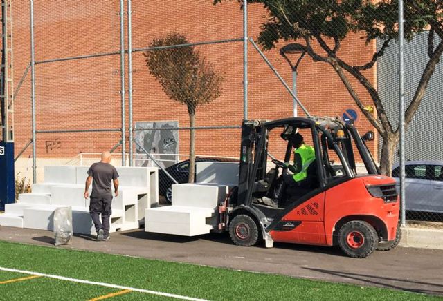 Comienza la colocación del graderío del campo municipal de fútbol 7 junto a la Casa de la Cultura - 4, Foto 4