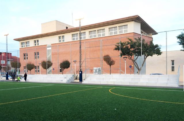 Comienza la colocación del graderío del campo municipal de fútbol 7 junto a la Casa de la Cultura - 5, Foto 5