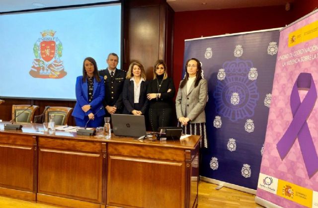 Delegación del Gobierno y Policía Nacional impulsan la formación entre agentes y abogados en unas jornadas sobre primeras actuaciones en caso de violencia de género - 2, Foto 2