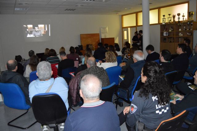 Charla sobre la atención al maltrato infantil en el Centro Local de Seguridad - 3, Foto 3