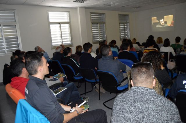 Charla sobre la atención al maltrato infantil en el Centro Local de Seguridad - 4, Foto 4