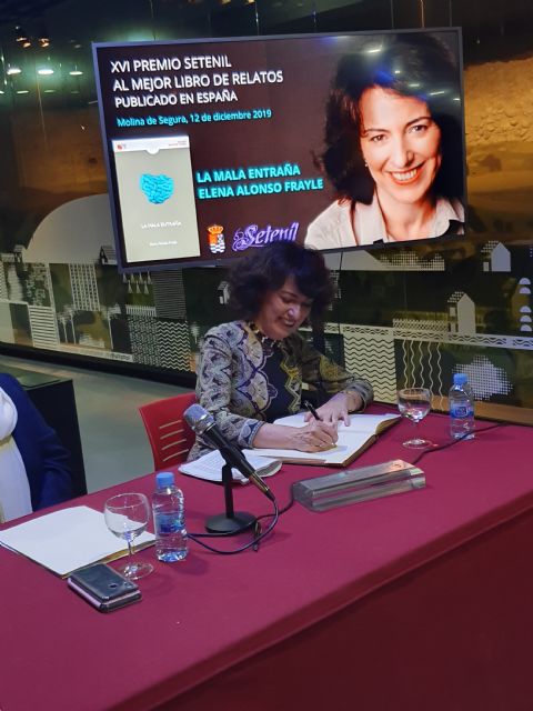 Elena Alonso Frayle recoge el XVI Premio Setenil 2019 al Mejor Libro de Relatos Publicado en España por su libro La mala entraña - 4, Foto 4