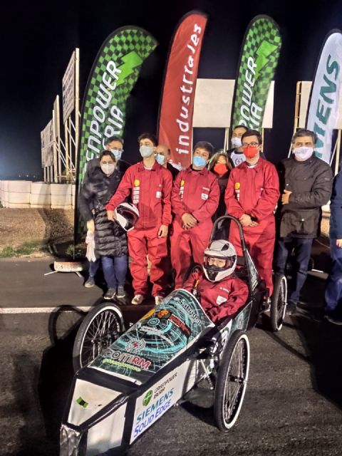 El equipo del Colegio de Ingenieros Técnicos Industriales gana el premio Best Presented Team de la carrera de coches eléctricos de la UPCT para estudiantes de secundaria - 3, Foto 3