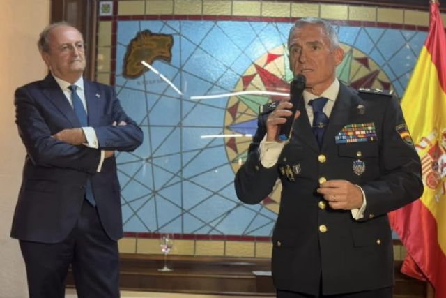 La sociedad regional se suma a la entrega de los Bastones de Mando Policial a los Jefes Superiores de Policía - 2, Foto 2