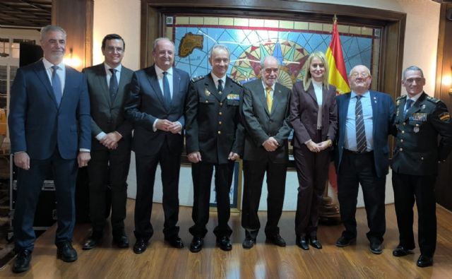 La sociedad regional se suma a la entrega de los Bastones de Mando Policial a los Jefes Superiores de Policía - 5, Foto 5