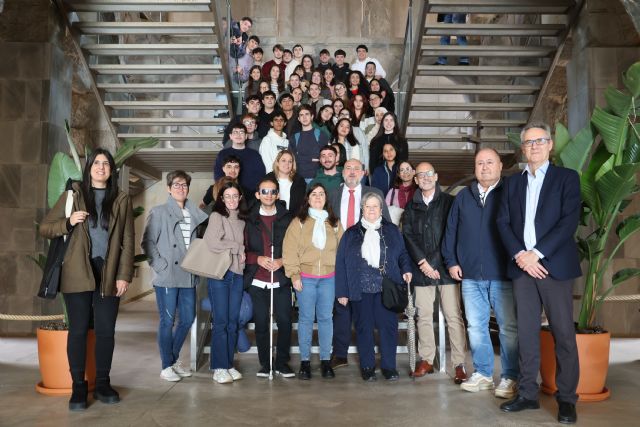 Estudiantes de Ingeniería Biomédica idean soluciones para ayudar a personas con ceguera, deterioro cognitivo y enfermedades raras - 1, Foto 1