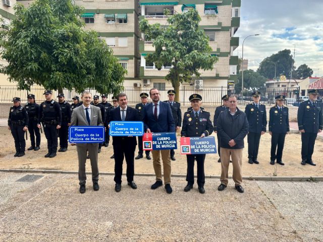 Murcia honra a su Policía Local con la colocación de una placa en el Jardín Cuerpo de la Policía de Murcia - 1, Foto 1