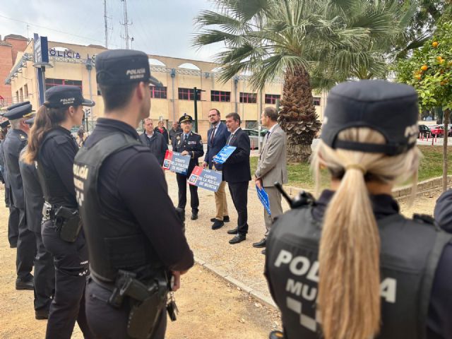 Murcia honra a su Policía Local con la colocación de una placa en el Jardín Cuerpo de la Policía de Murcia - 2, Foto 2