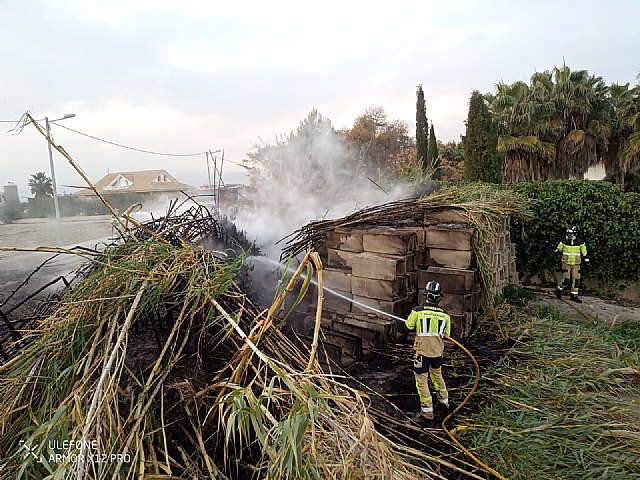 Incendio de cañas y matorral en la Diputación de Campillo - 1, Foto 1