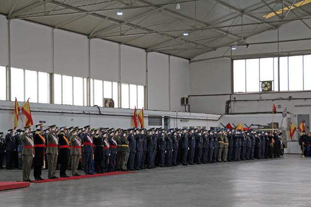 Representantes civiles y militares asisten al acto en honor a la patrona del Ejército del Aire celebrado en Tablada (Sevilla) - 1, Foto 1